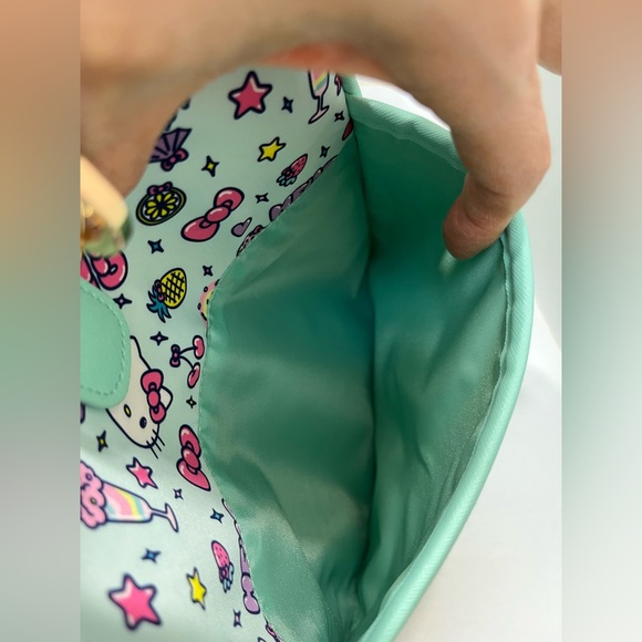 🔆HELLO KITTY TRAVEL DUFFEL BAG - Picture 13 of 15